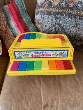 Vintage 1986 Fisher-Price Yellow Grand Piano Toy 🎹